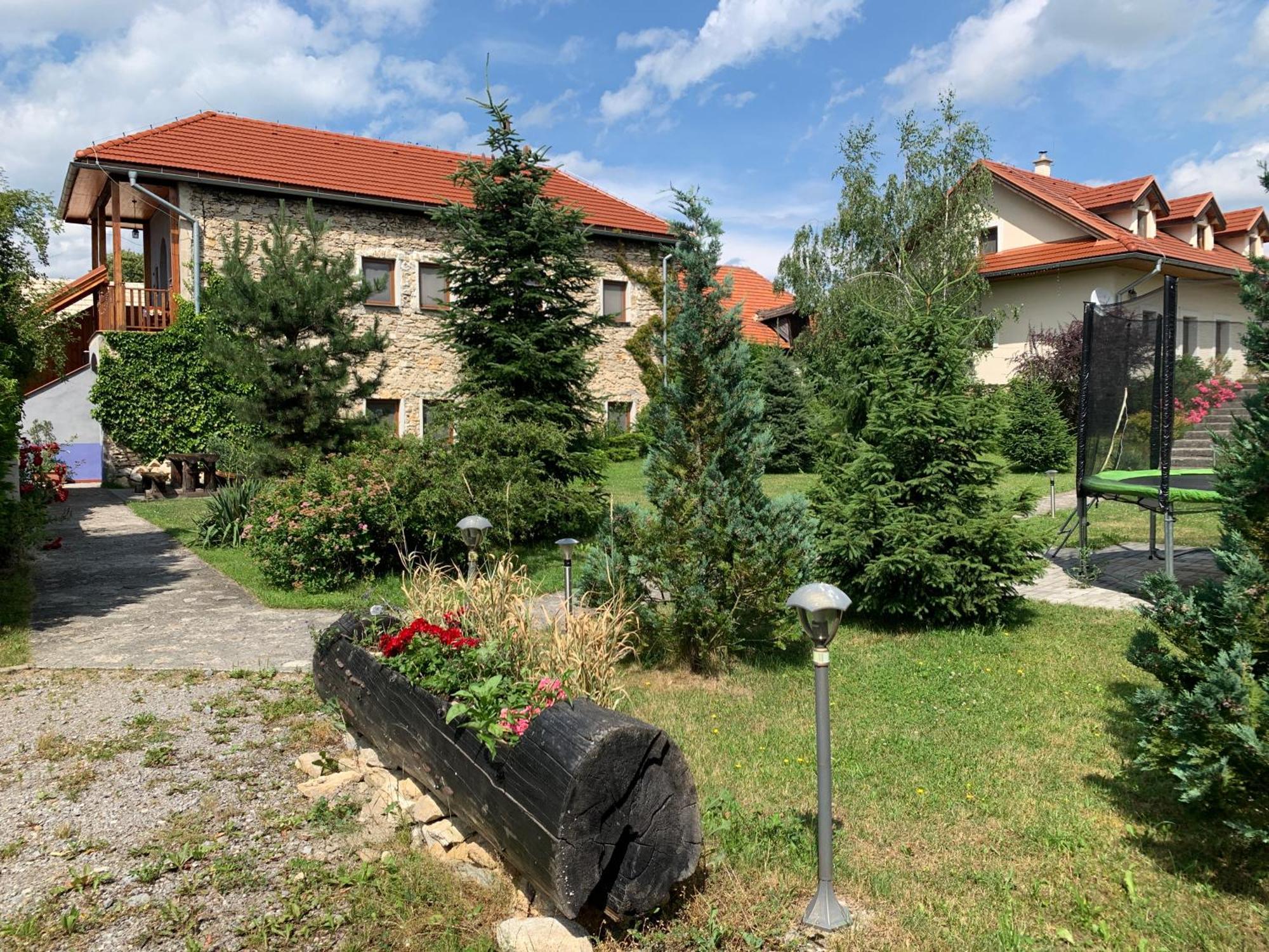 Villa Lypche Bešeňová Exterior foto